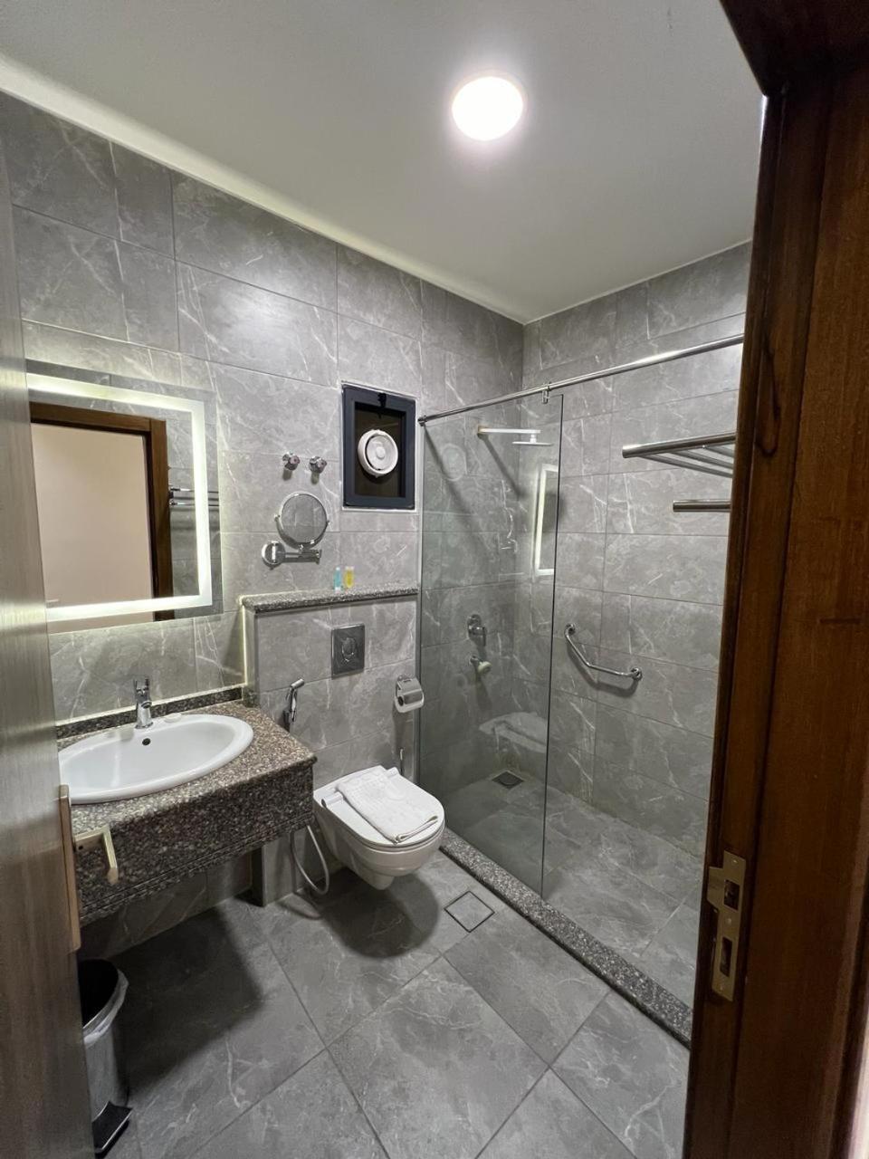 Sky Hotel Akabe Dış mekan fotoğraf